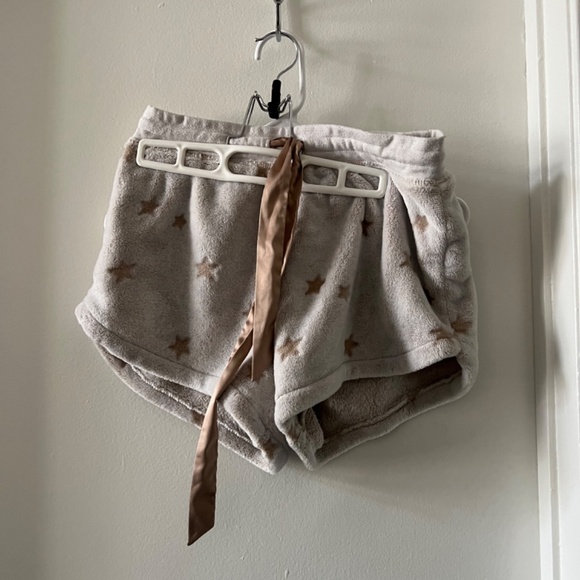 Z supply fuzzy shorts - Picture 3 of 4